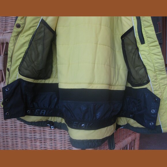 PEAK PERFORMANCE OUTDOOR JACKET DESIGNED IN SWEDEN - Picture 6 of 9